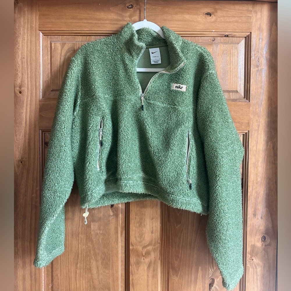 Nike pullover women’s size large.